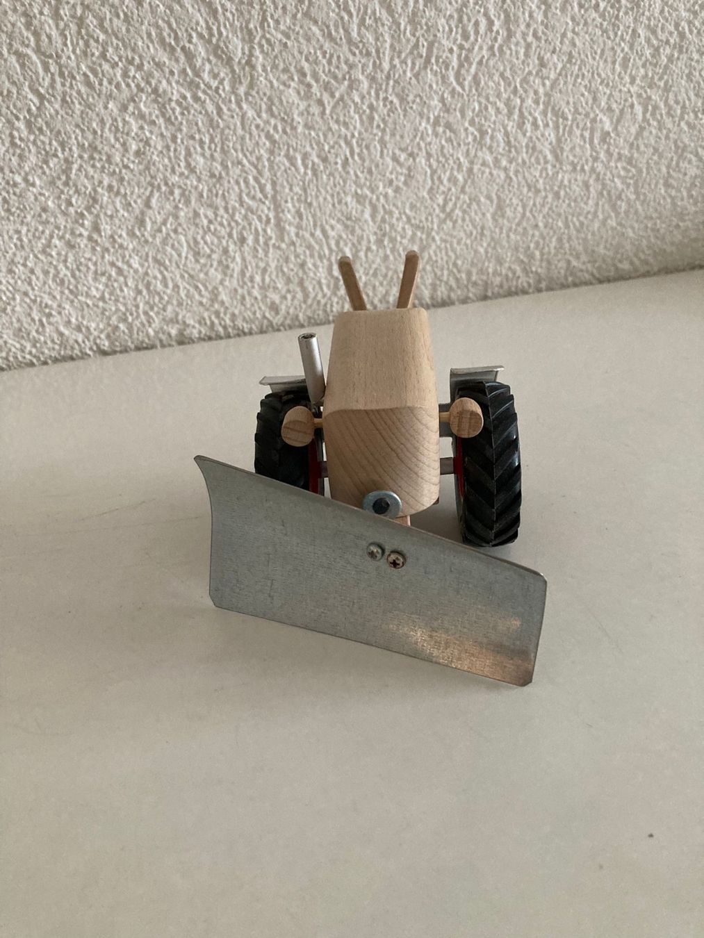Articoli in legno: Rapid mit Schneepflug, Handarbeit, aus Holz – Nuovo (secondo la descrizione) da Rotkreuz venduto da Holzarbeit 2
