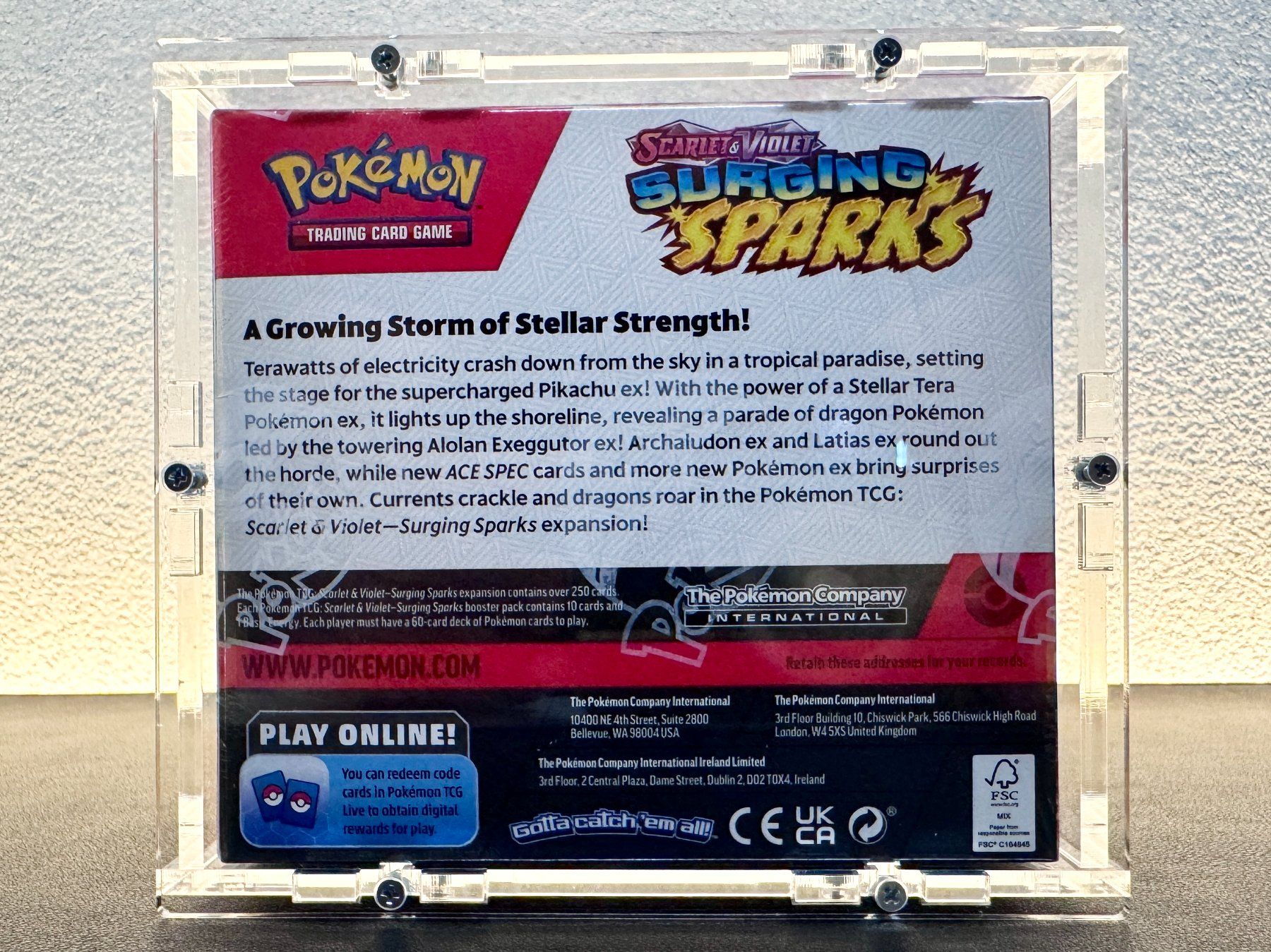 Pokémon Carte collezionabili: Pokémon Surging Sparks Display EN OVP + Acrylbox – Nuovo e nell'imballaggio originale da Schlatt TG venduto da catch_up 3