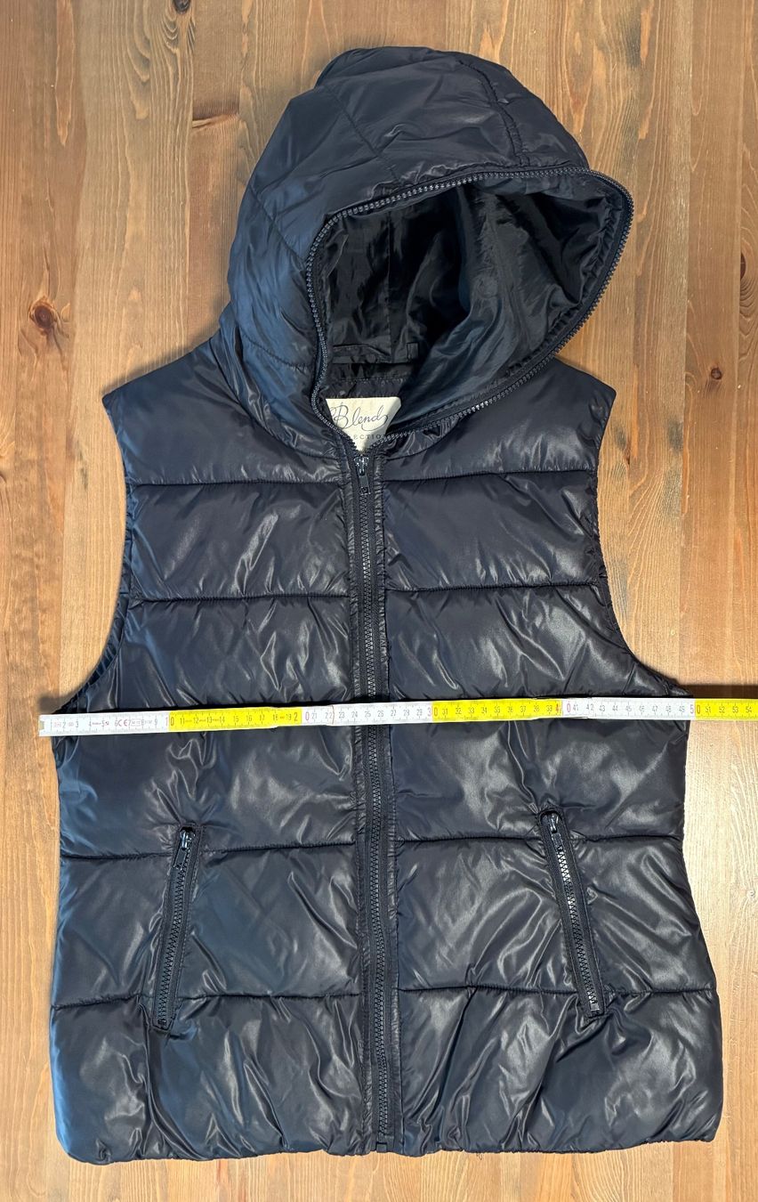 Gilet & Giacche senza maniche: Schwarze Weste mit Kapuze, Grösse M, Blend Collection – Usato da Altdorf UR venduto da Mini037 5