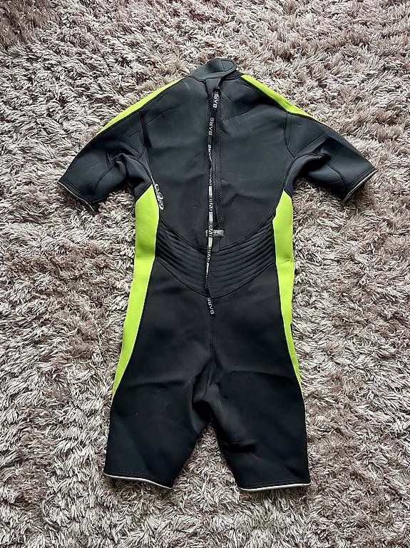 Completi: Bare Wetsuit Shorty M/T – Usato da Bern venduto da klo_2lv5 1