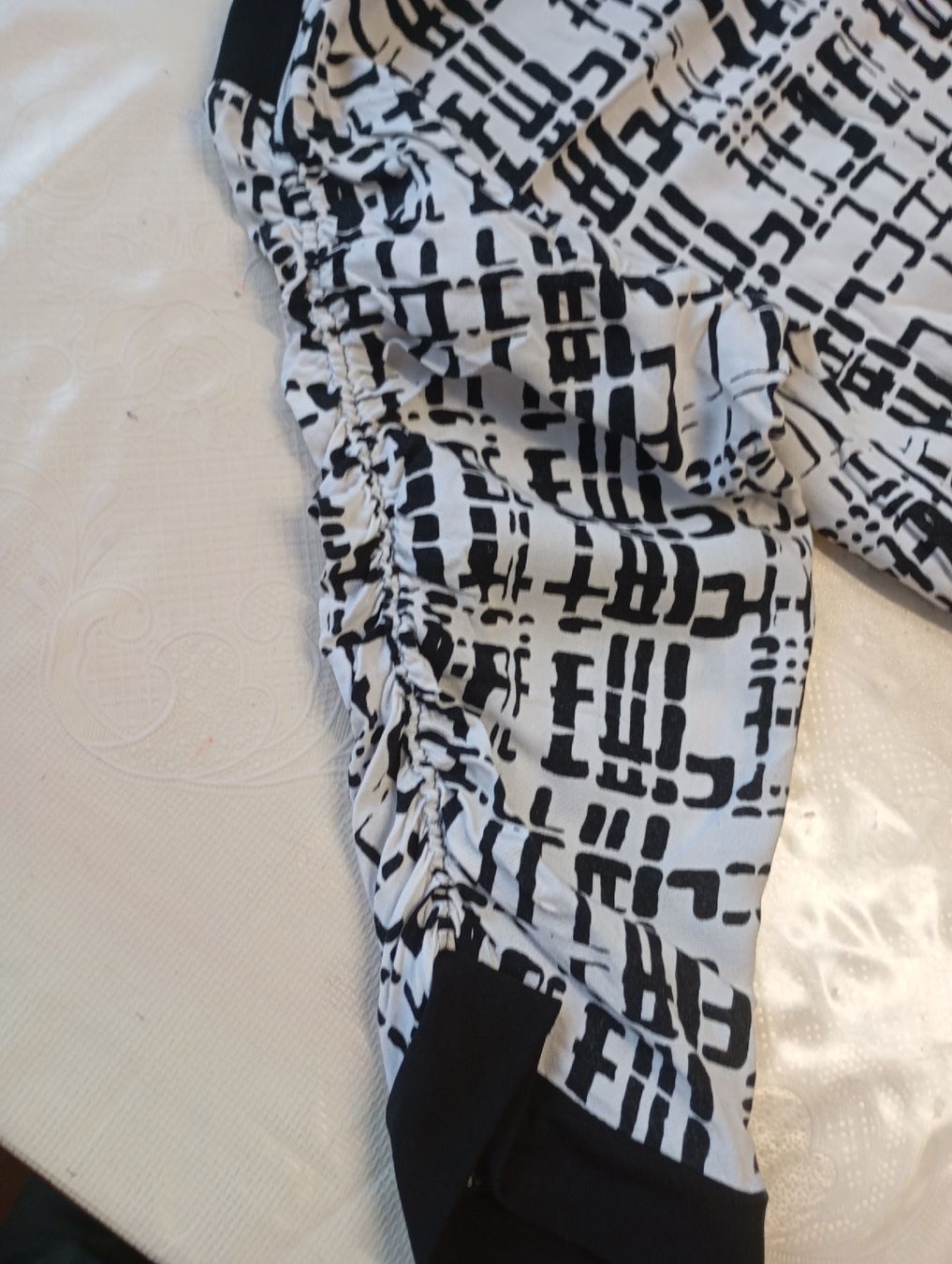 Camicette: Blouse geometric pattern black white size s used – Usato da Bern venduto da pav_8b6j 6