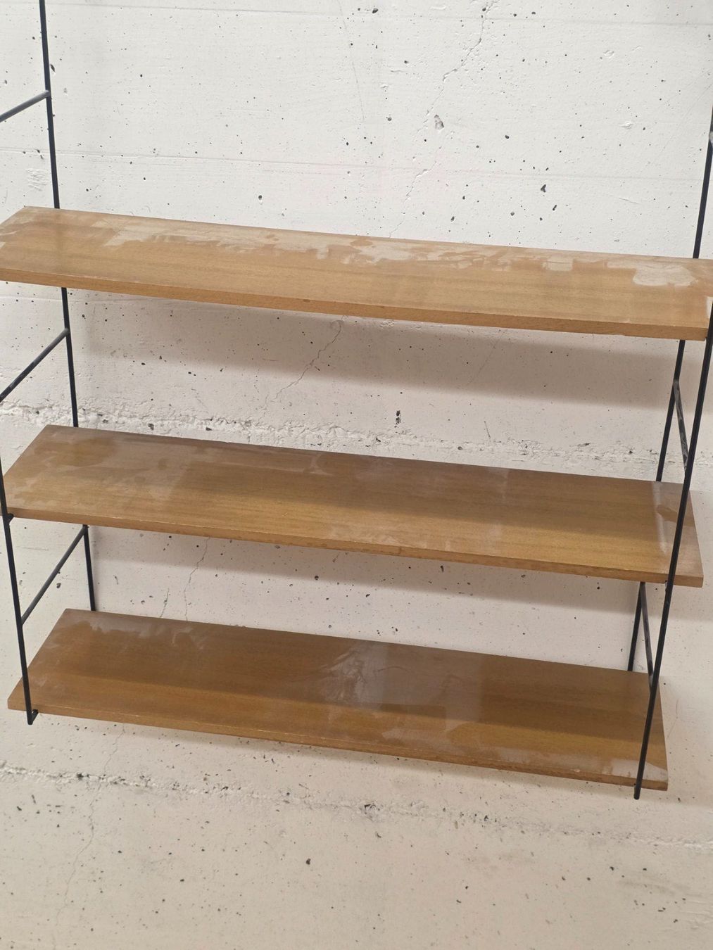 Scaffali: Mid-Century Wandregal Nisse Strinning? – Usato da Münchenbuchsee venduto da LuupBrocki 1