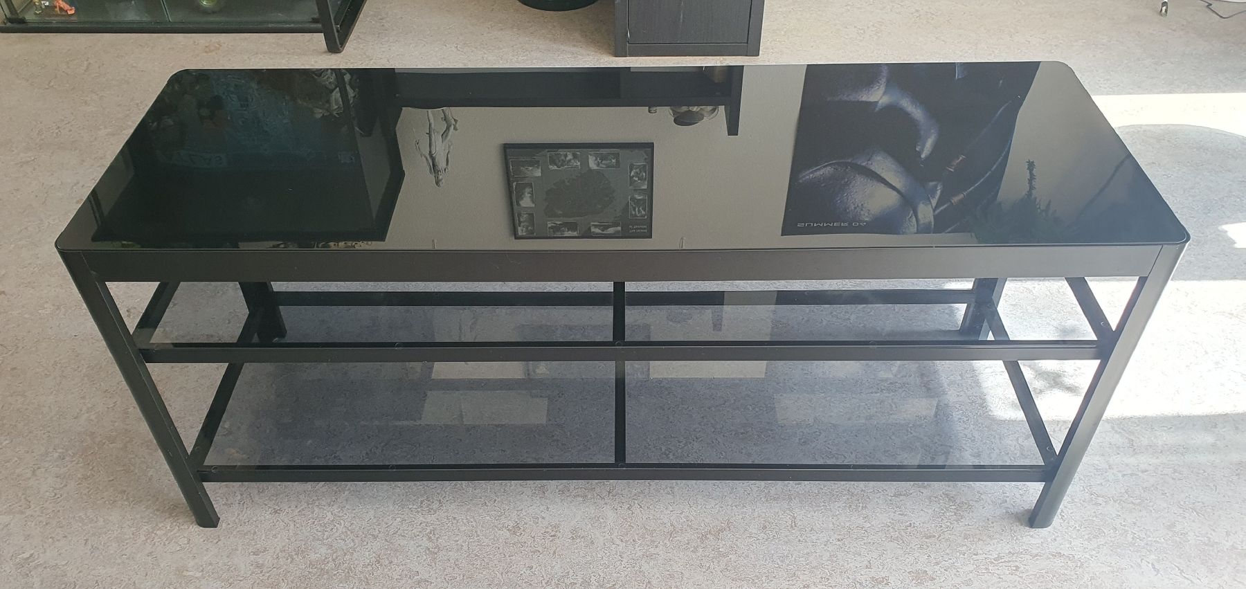 Mobili TV: TV-Möbel, Glas mit Metallgestell – Usato da Rudolfstetten venduto da Nomad90