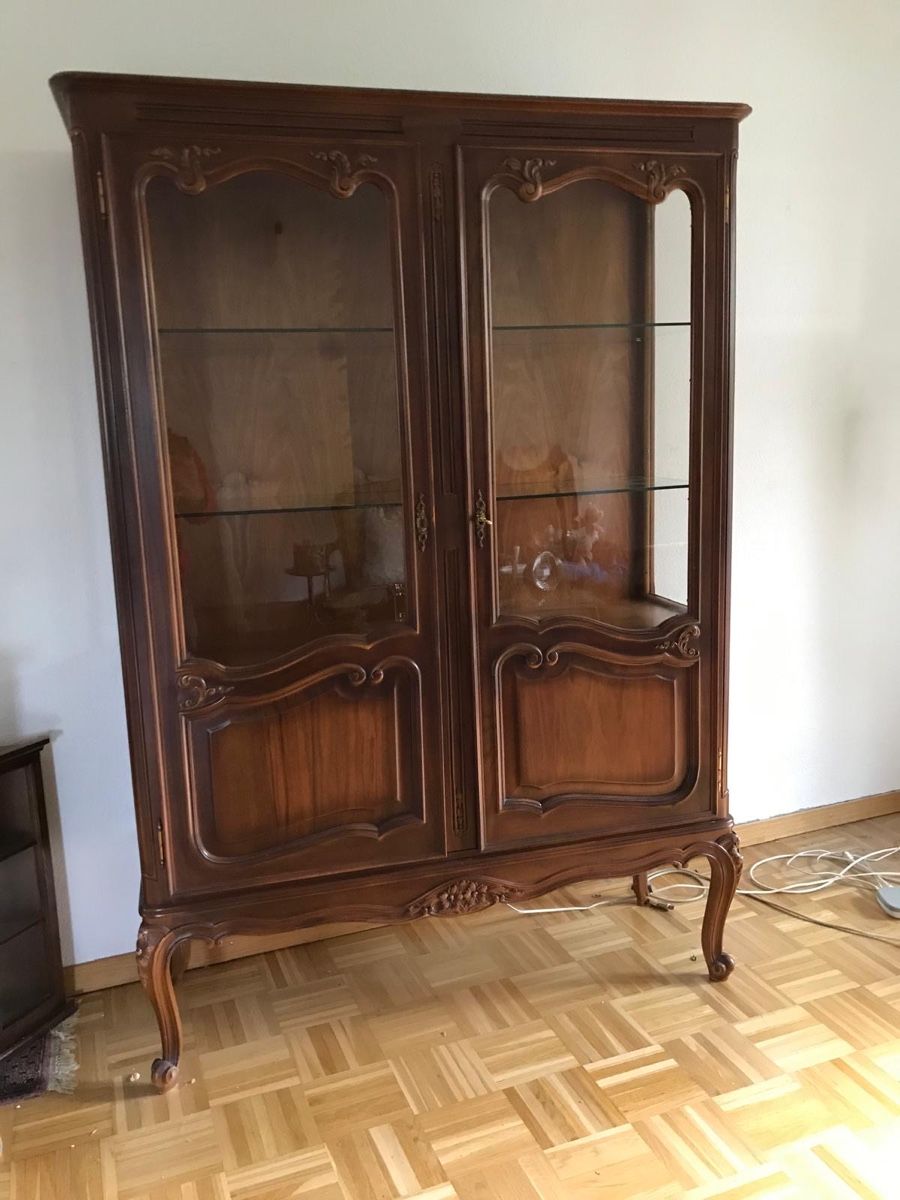 Vitrinen: Alte Vitrine mit Licht – Gebraucht aus Bern von Nik_Stock 1