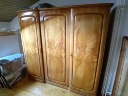 Kleiderschrank Nussbaum teilmassiv