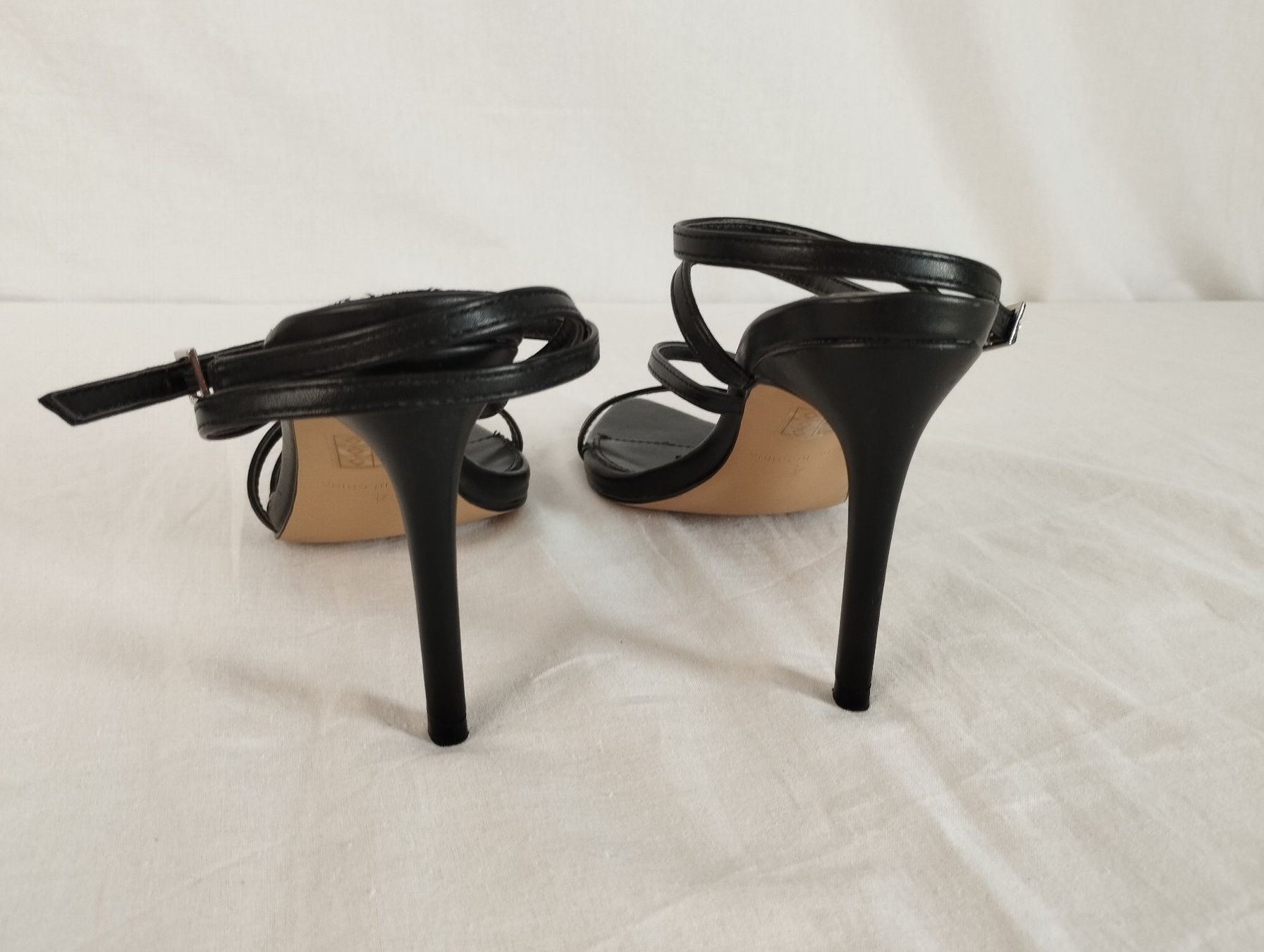 Scarpe da donna: RAID Riemchensandaletten schwarz Gr. 36 – Usato da Schübelbach venduto da Restwert_Schubelbach 4