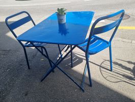 Gartentisch mit 2  Tolix Stühlen, Metall, Blau,1960 er