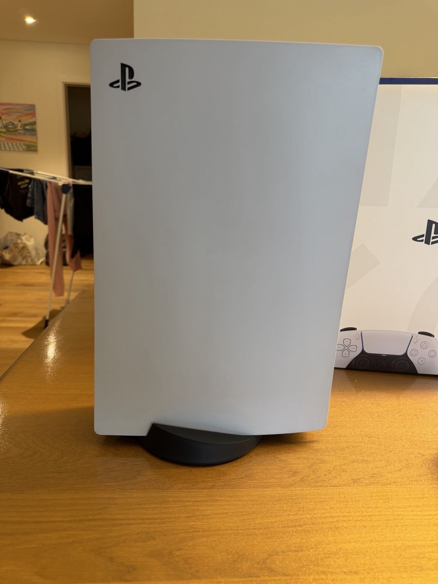 Sony Console: Sony PlayStation 5 Disc Edition mit Controller und OVP – Usato da Burgdorf venduto da DieVespa125 2