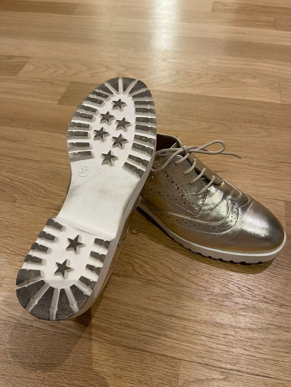 Damenschuhe: Goldene Schnürrschuhe, Grösse 37 – Gebraucht aus Rheineck von FGeissler 5