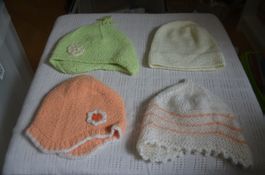 TAILLE 68 - 4 BABY MUTZE NEU (A)