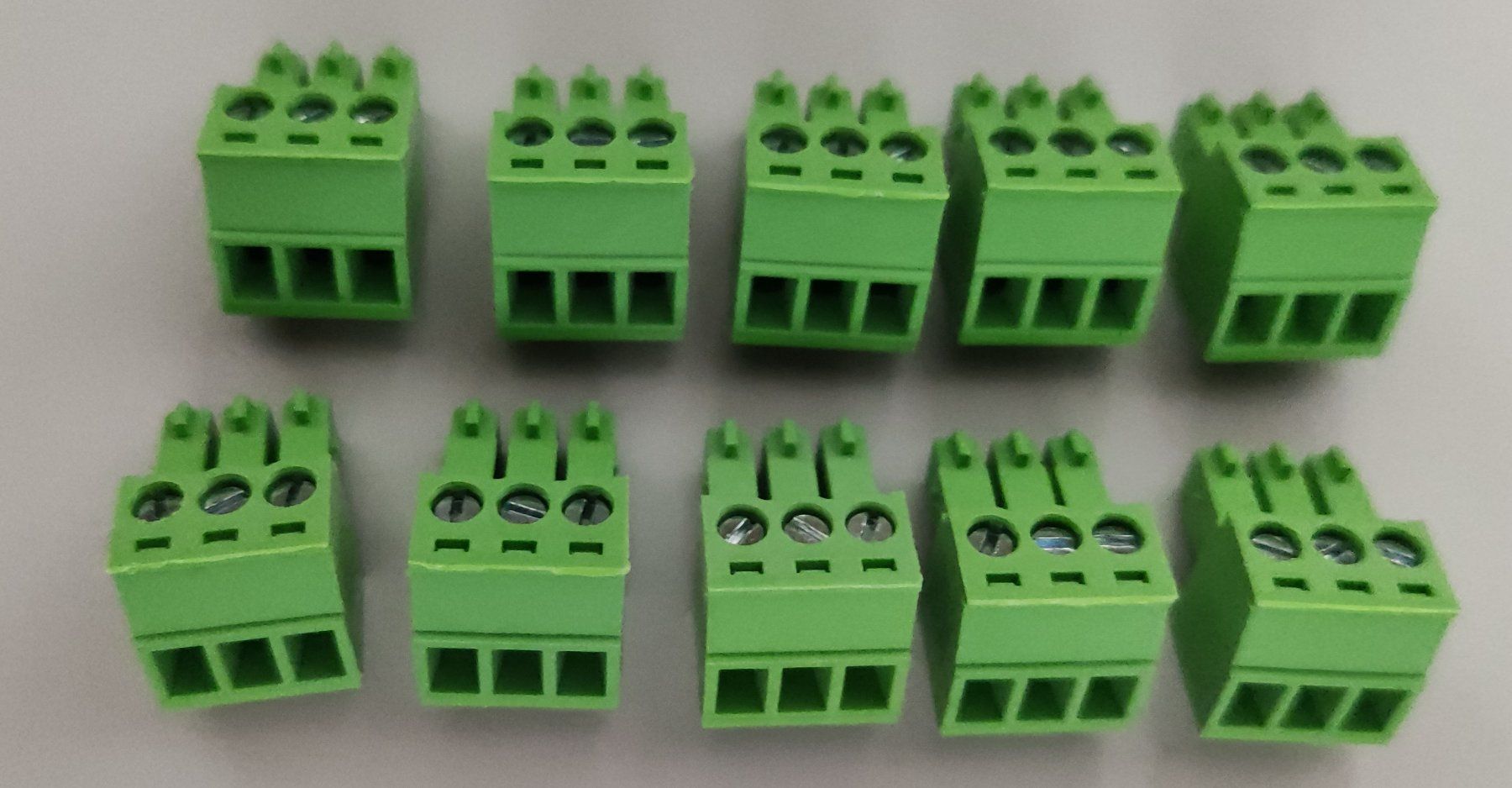 Esu Modellini di ferrovie: 10 Stück 3 Pin Stecker für ESU Weichen Deckoder und Extender – Nuovo (secondo la descrizione) da Uzwil venduto da Bruchpilot64 1