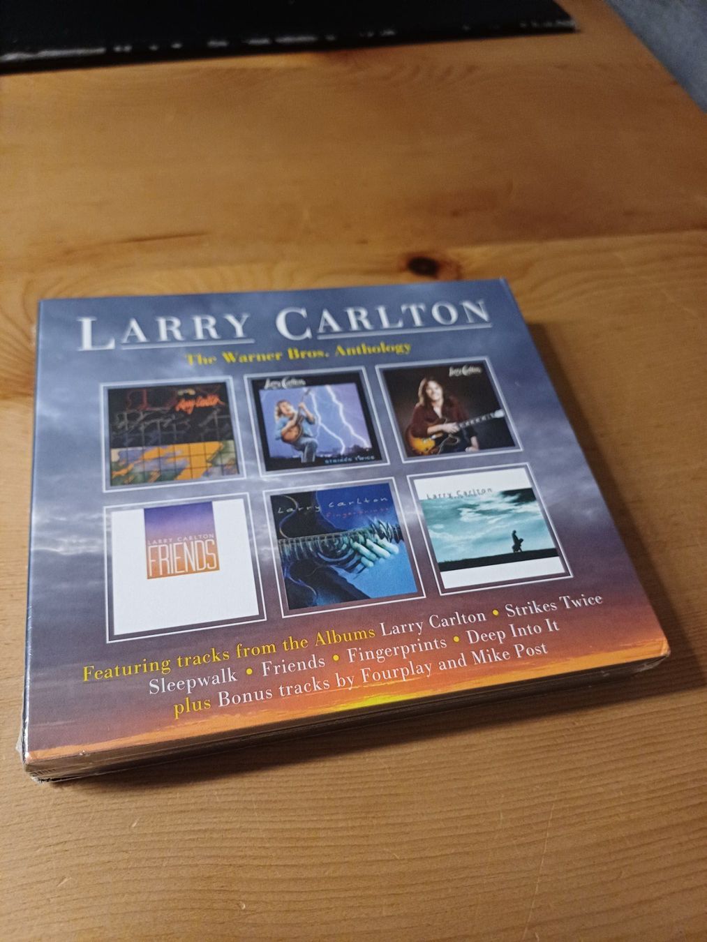 CD: Larry Carlton - The Warner Bros. Anthology (3 CD-Box-Set) – Nuovo e nell'imballaggio originale da Jona venduto da Rreto71