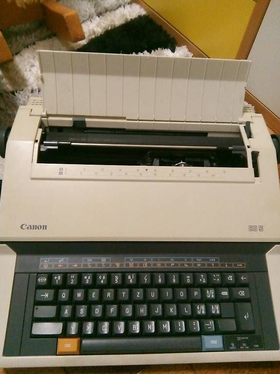 Machines à écrire: Macchina da scrivere – D'occasion à Ponte Tresa par san_f5tz