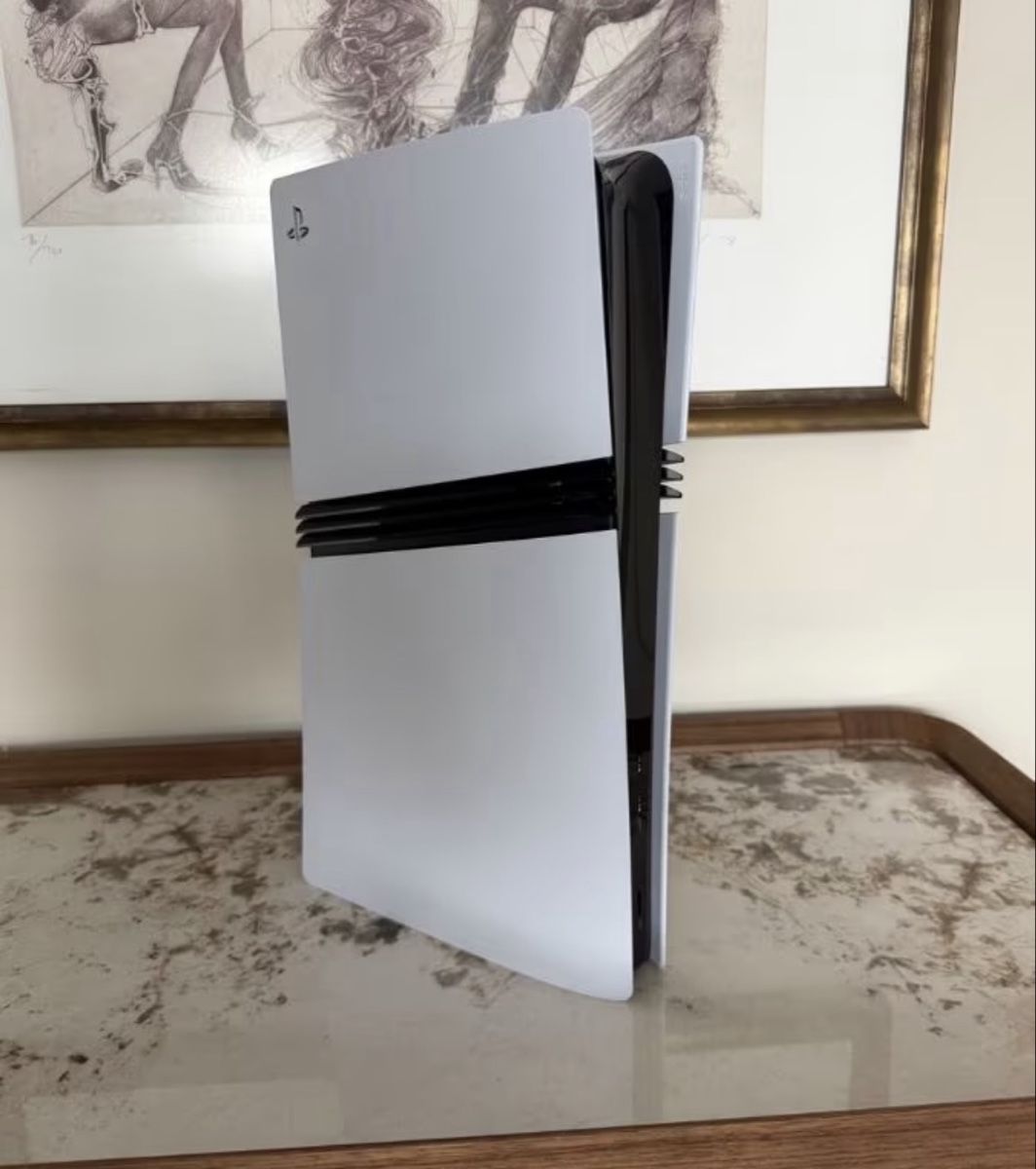 Sony Consoles: PlayStation 5 Pro 2TB – D'occasion à Neuhausen par mer_pxp7
