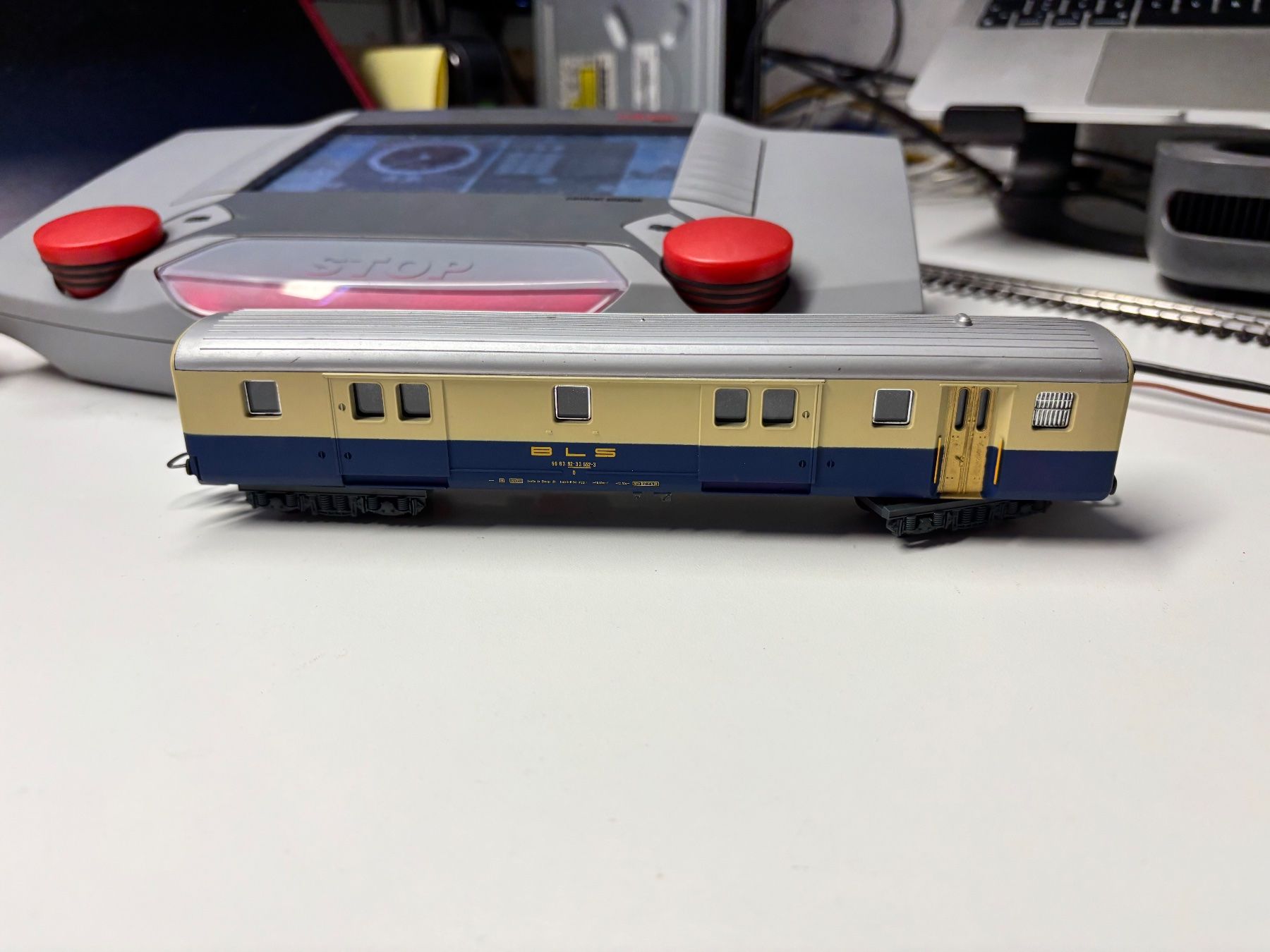 Lima Modelleisenbahnen: Lima 309338 Gepäckwagen BLS – Gebraucht aus Rothenburg von Vanzonk 3