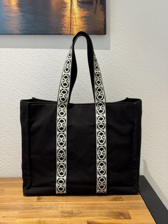 Coccinelle Shopper. NP 240.- Fr.