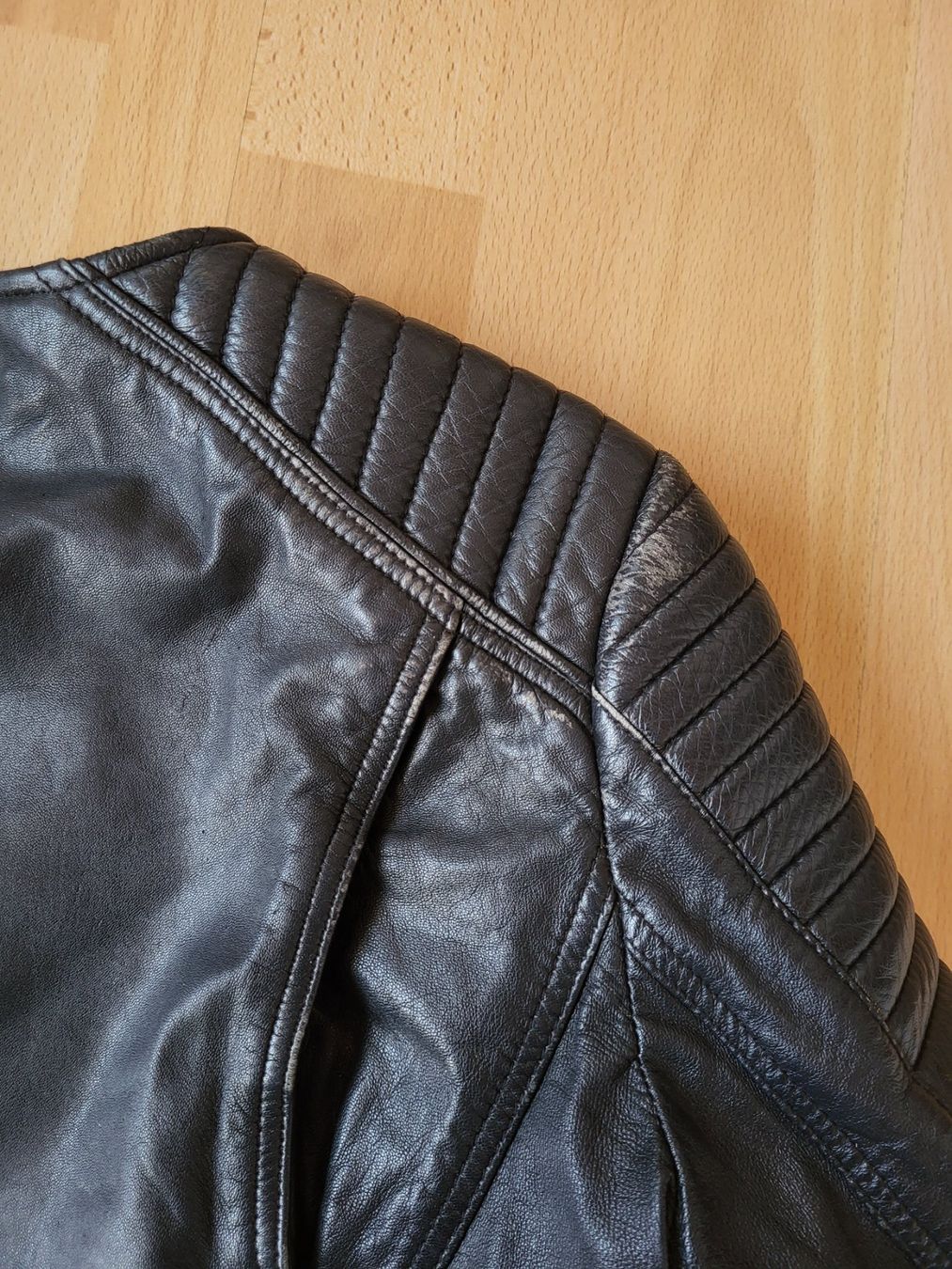 Mango Giacche: Schwarze Lederjacke Mango, Grösse M – Usato da Eggiwil venduto da kariiina 7