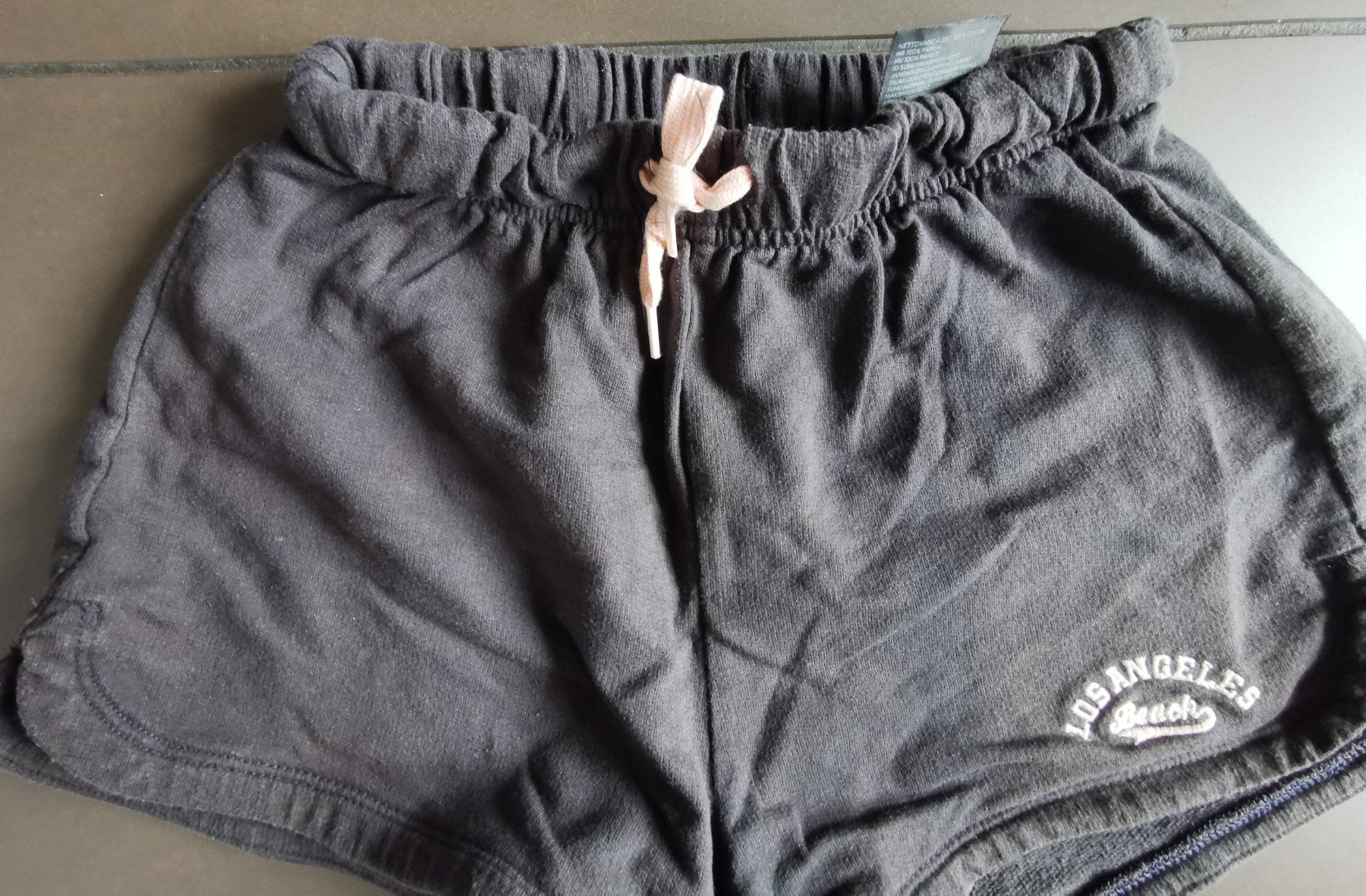 H&M Pantaloni: schwarze Shorts H&M, Grösse 146/152 – Usato da Jona venduto da Loki40 1