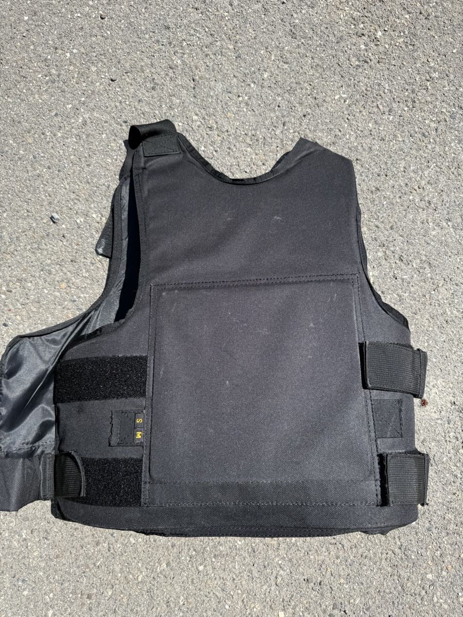 Protezioni & Imbottiture: Schutzweste Paintball / Security schwarz Grösse S M – Usato da Konolfingen venduto da petzipetz 1