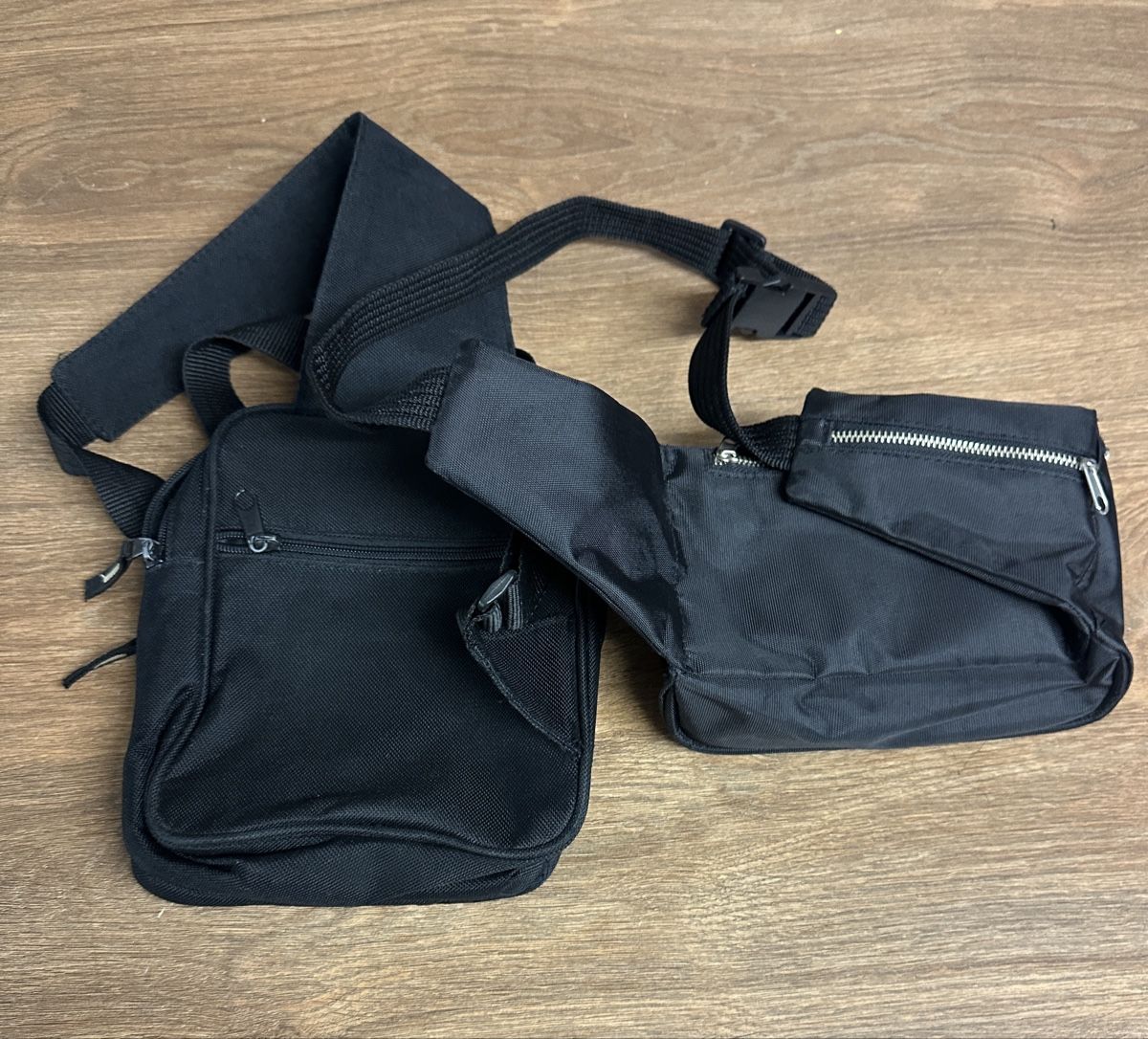 Borse: 2 / Multifunktionale schwarze Gürteltasche – Usato da Nussbaumen AG venduto da olitech5415 1