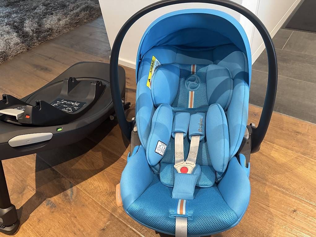 Cybex Seggiolini per auto: Cybex Cloud G PLUS inkl. Isofix-Basis Base G beach blue – Usato da Knonau venduto da Fam_Dling 3