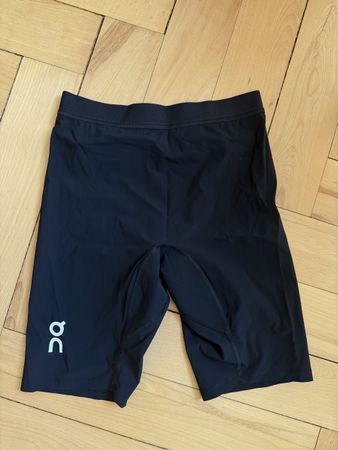 On short Tights (M)