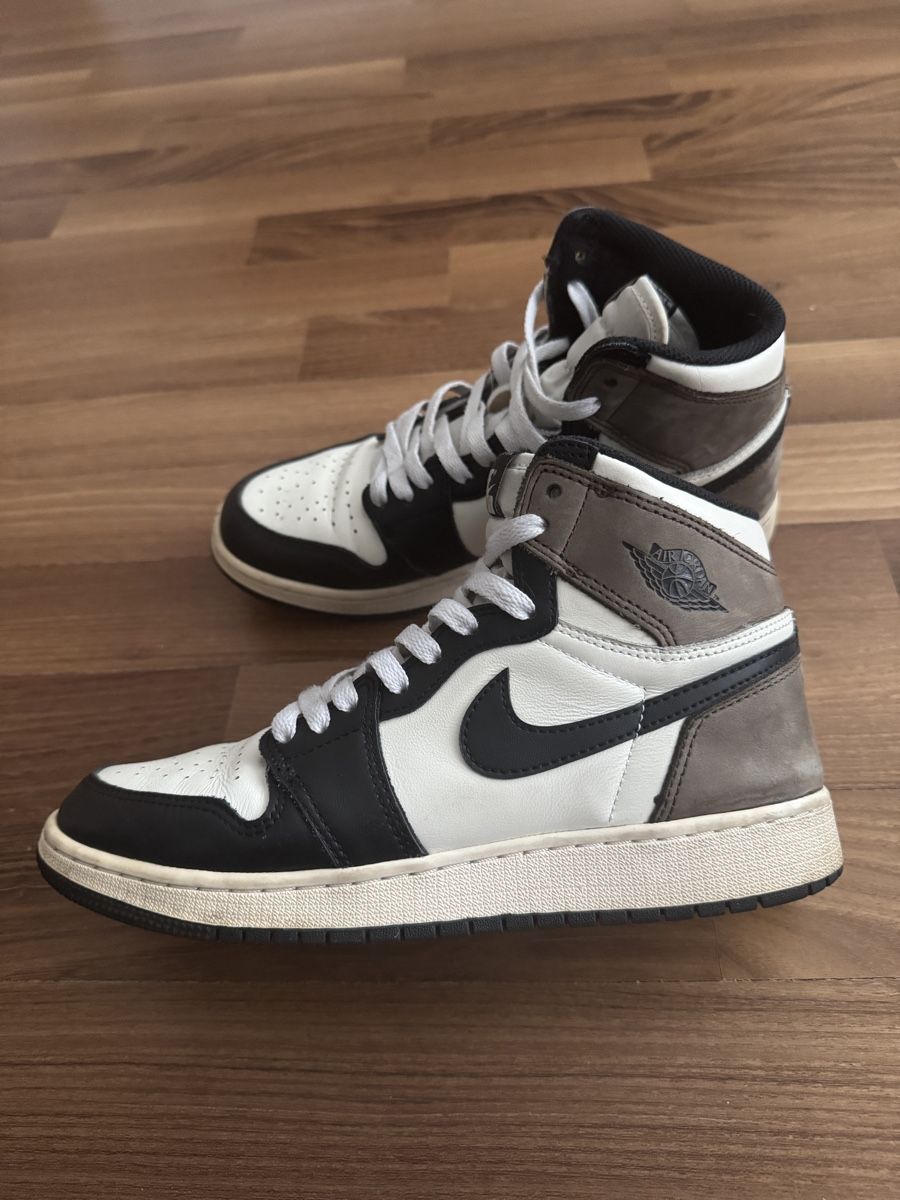Jordan Scarpe da uomo: Jordan 1 Retro High Dark Mocha – Usato da Winterthur venduto da A2001. 1