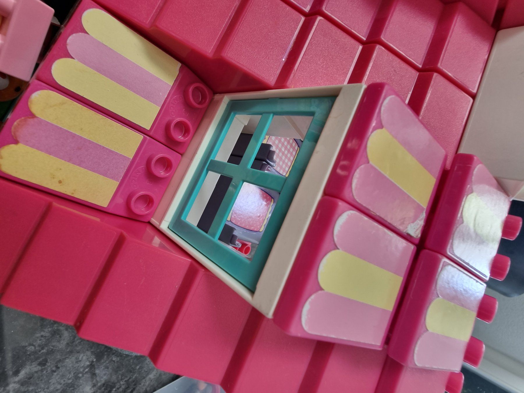 Duplo Spielzeuge: Duplo Hello Kitty Haus / Villa – Gebraucht aus Untersiggenthal von  8