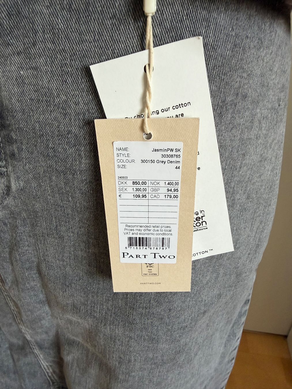 Lotti di vestiti: Pullover und Jeansrock im Set – Usato da Lohn SH venduto da mathea 4