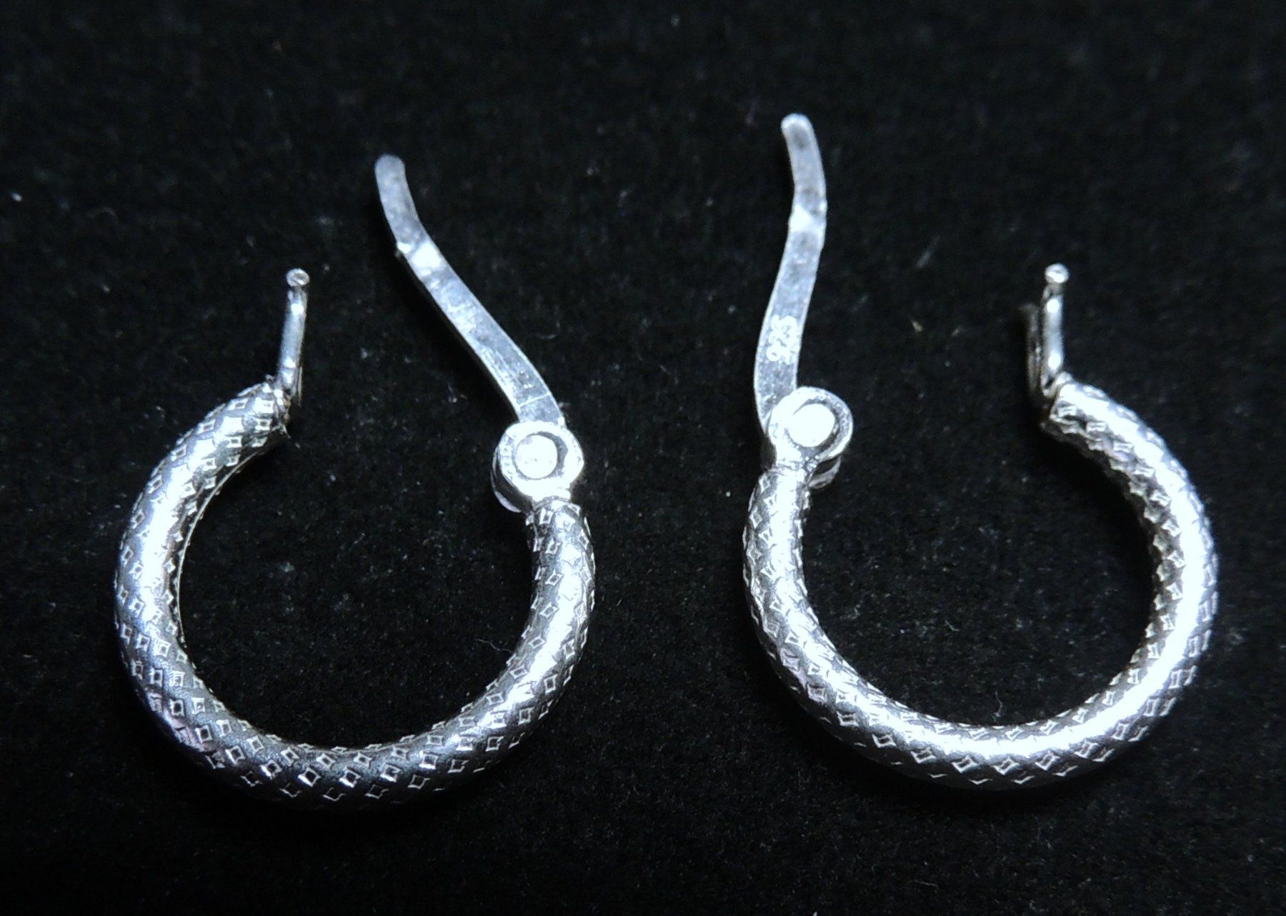 Orecchini pendenti & Orecchini a lobo: Silber 925 Creolen 14 mm – Nuovo e nell'imballaggio originale da Waldenburg venduto da schaller707 2