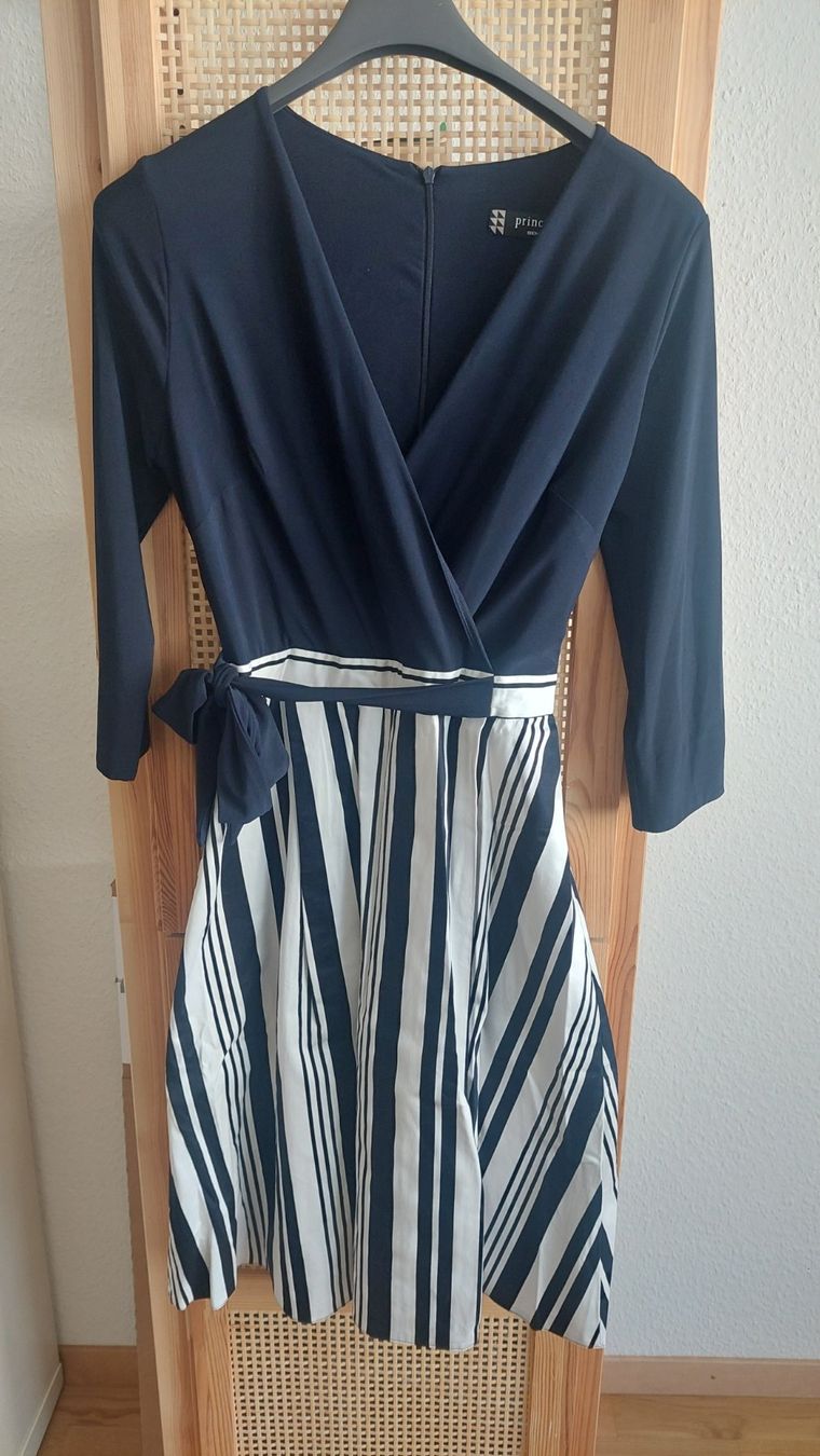 Kleider: Robe Principles rayée bleue et blanche, taille 38 (M) – Gebraucht aus Genève von a_t_g5kq 1