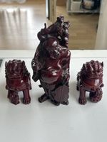 Buddha und zwei Fo Hunde Figuren, dunkelrot (2I3)