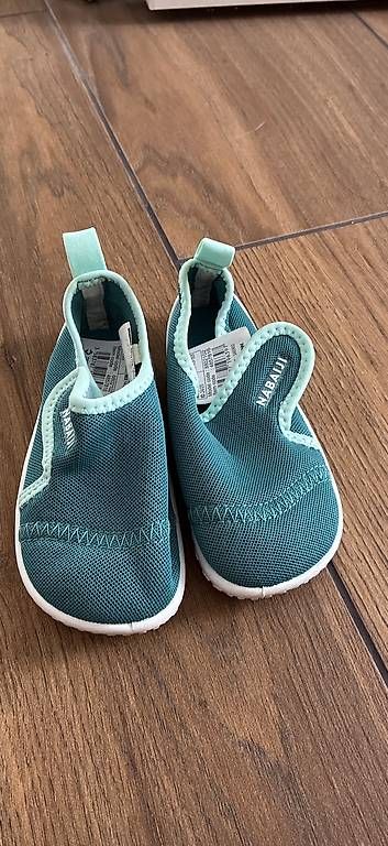 Scarpe per ragazzi: Chaussures aquatiques 24/25 – Usato da Le Mont-Pèlerin venduto da gir_9lpq