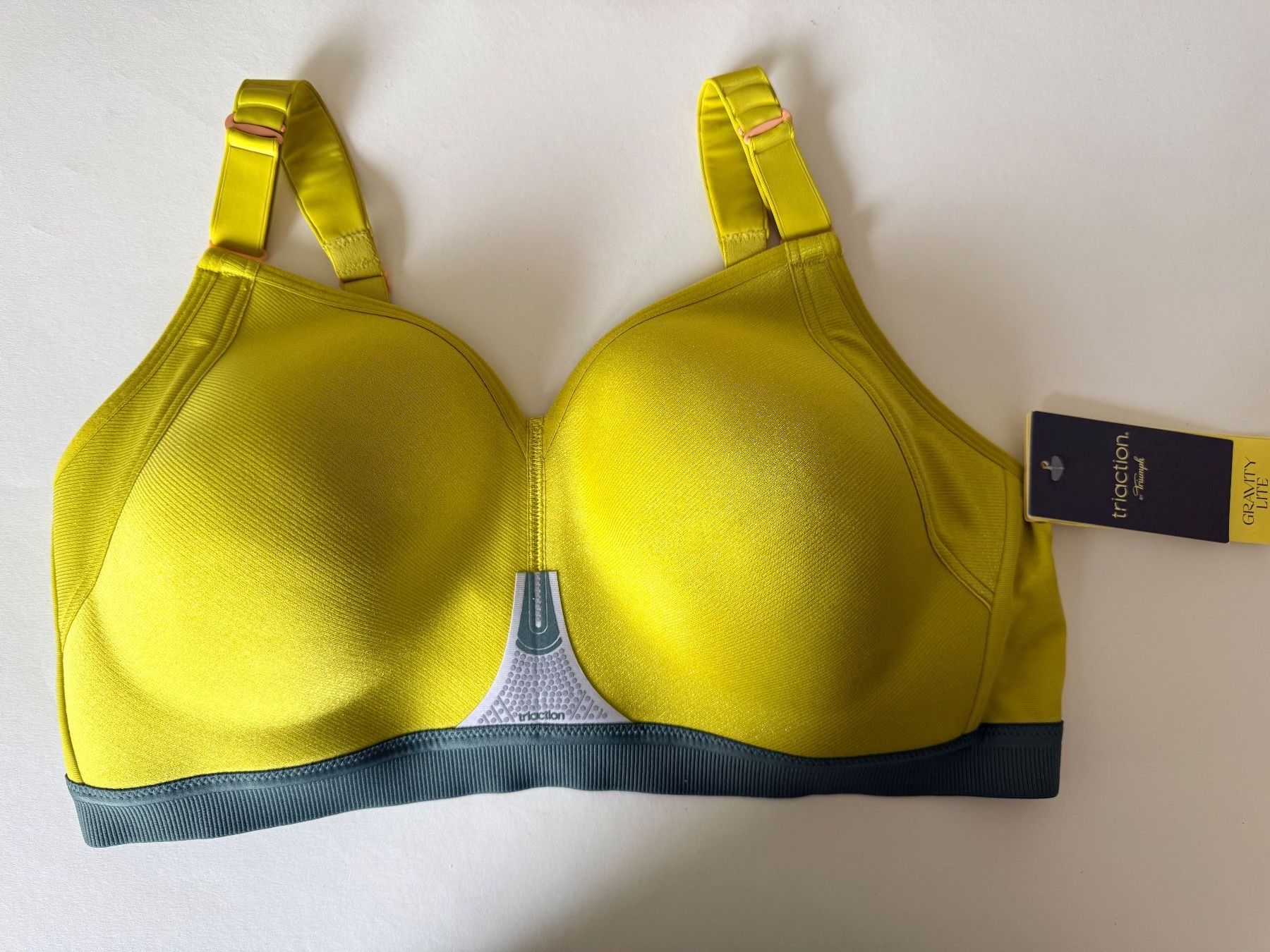 Triumph Altra biancheria intima: TRIUMPH, Sport-BH TRIACTION GRAVITY Lite, Grösse 90D – Nuovo e nell'imballaggio originale da Rudolfstetten venduto da gst_g7xl
