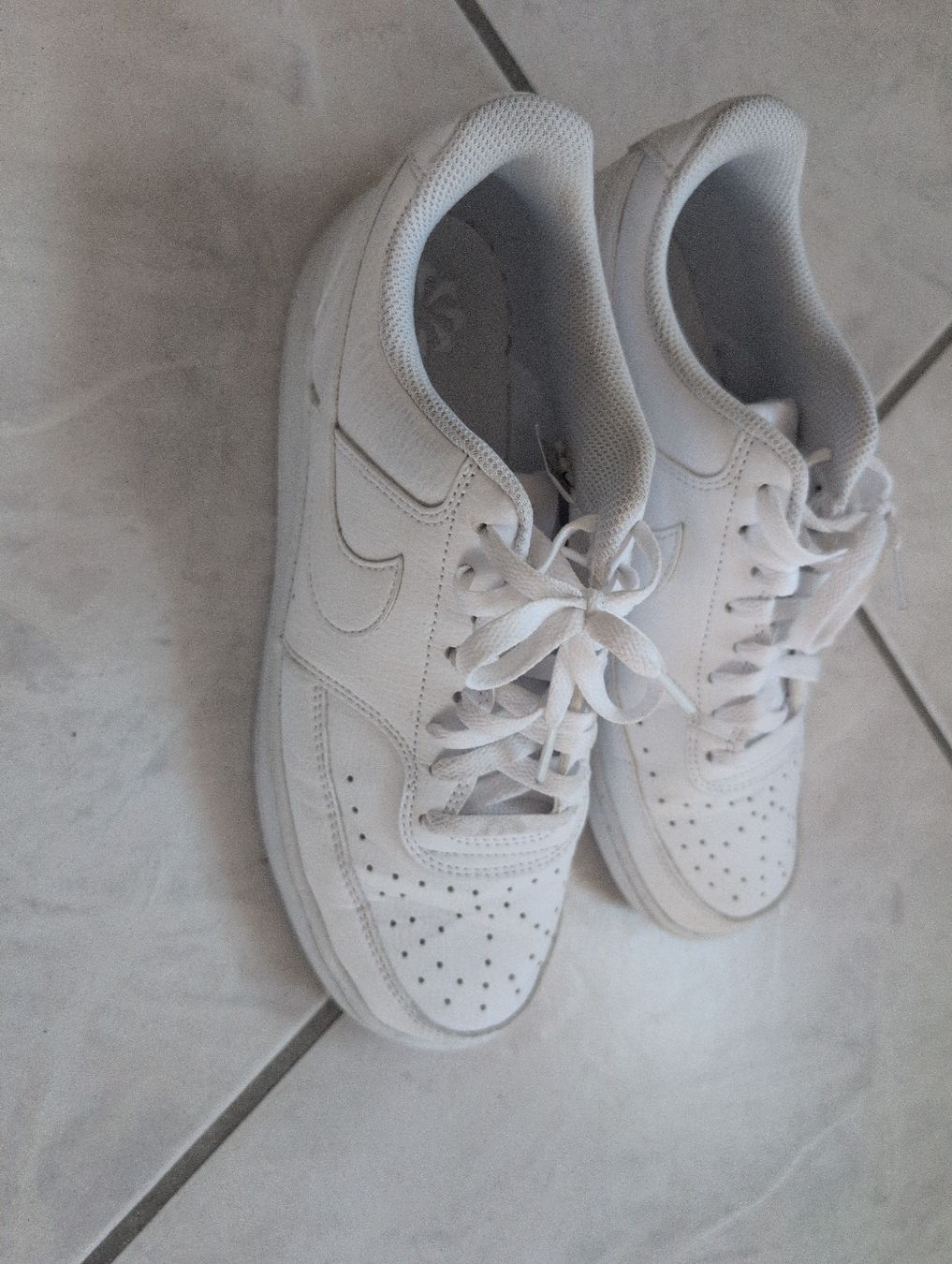Nike Scarpe da uomo: Basket Nike blanche  – Usato da CORMINBOEUF venduto da savaja 1