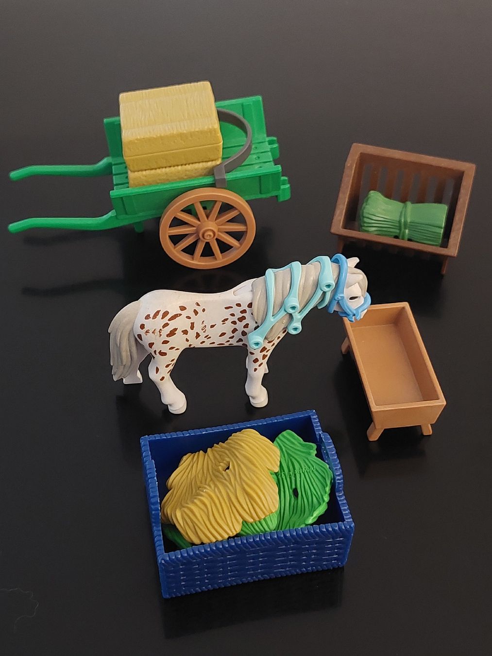 Playmobil Giocattoli: Playmobil Pony mit  Handkarren, Stroh usw. – Usato da Zetzwil venduto da lanst08
