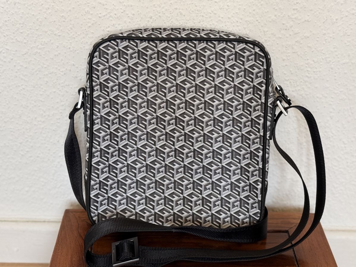 Guess Borse: Guess Crossbody Bag G Cube Collection – Usato da Lausanne venduto da KolaG7 1