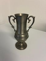 Antike Zinnvase mit Henkeln / Pokal-Vase – Vintage