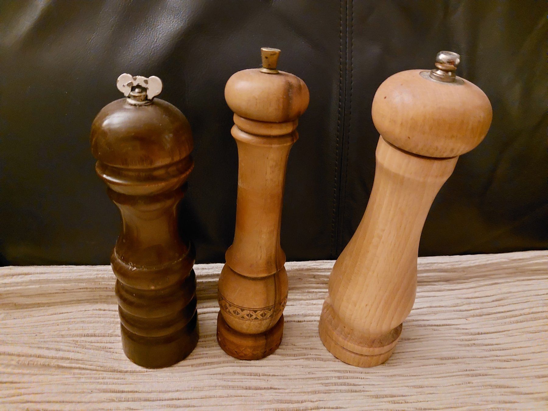 Küchengeräte: lot 3 Poivrier en bois,  manuelle – Gebraucht aus Lausanne von Thy19 1