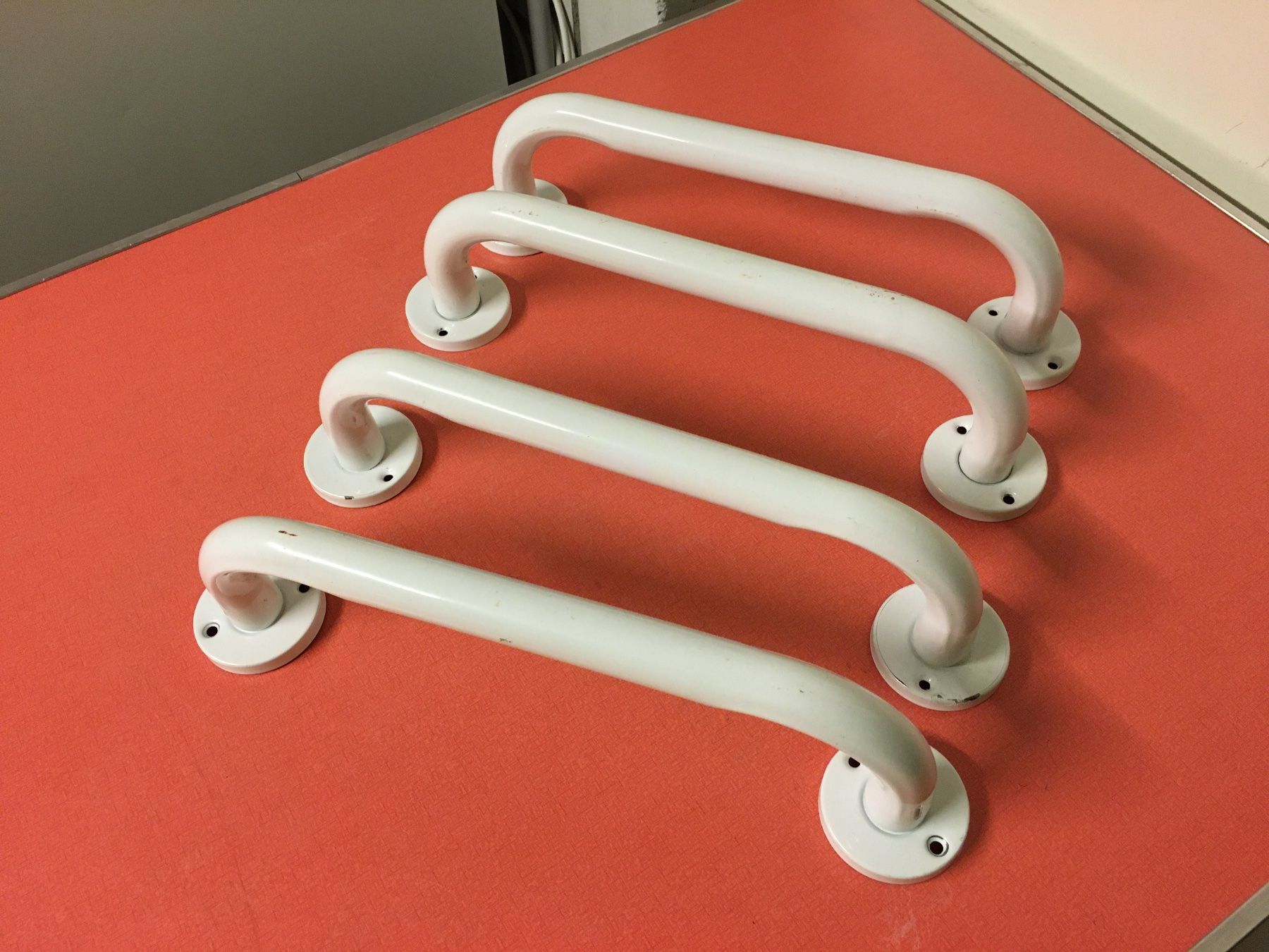 Supporti a parete: 4 Metal Halterung, Wand  Halterung. – Usato da Lanzenhäusern venduto da vic63 1