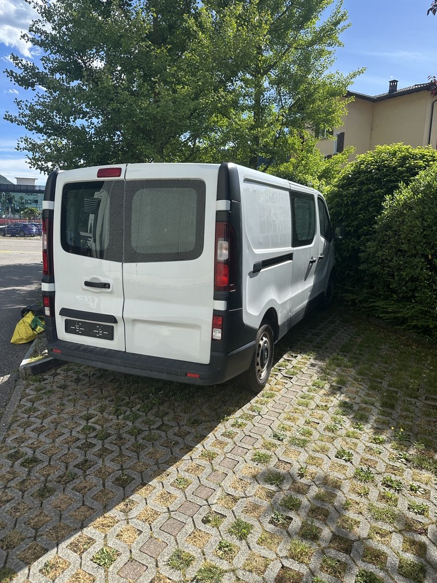 Opel Nutzfahrzeuge: Opel Vivaro  – Defekt aus Paradiso von xge_zp5n 2