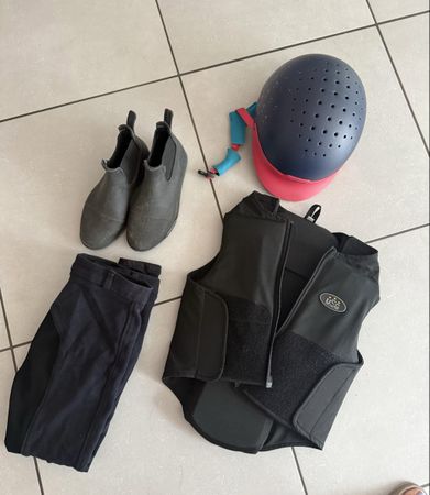 Reitset: Helm, Weste, Hose und Stiefel Kinder 140 cm 