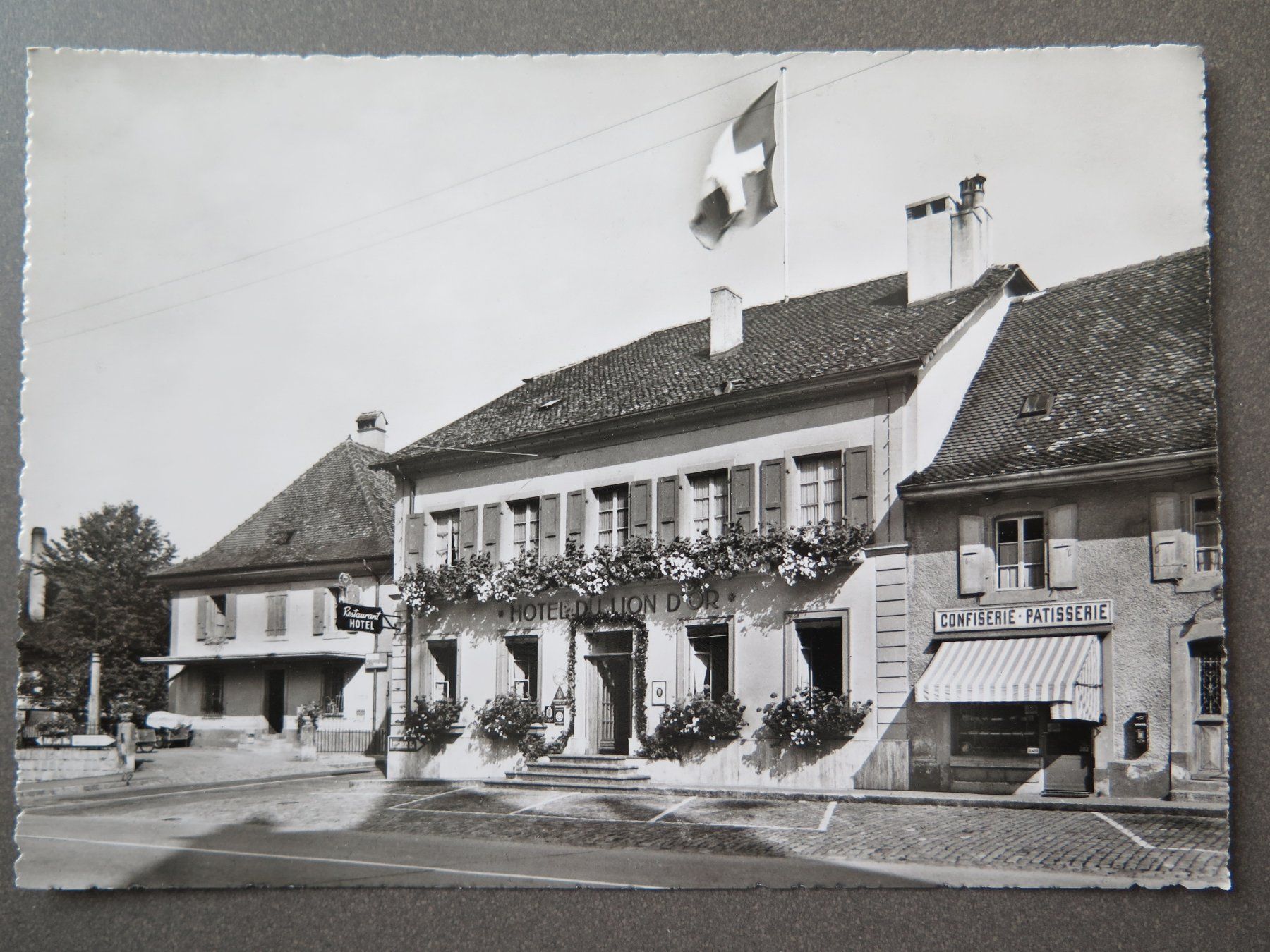 Cartes postales: ECHALLENS - HÔTEL DU LION D'OR – D'occasion à Wittenbach par lipasal