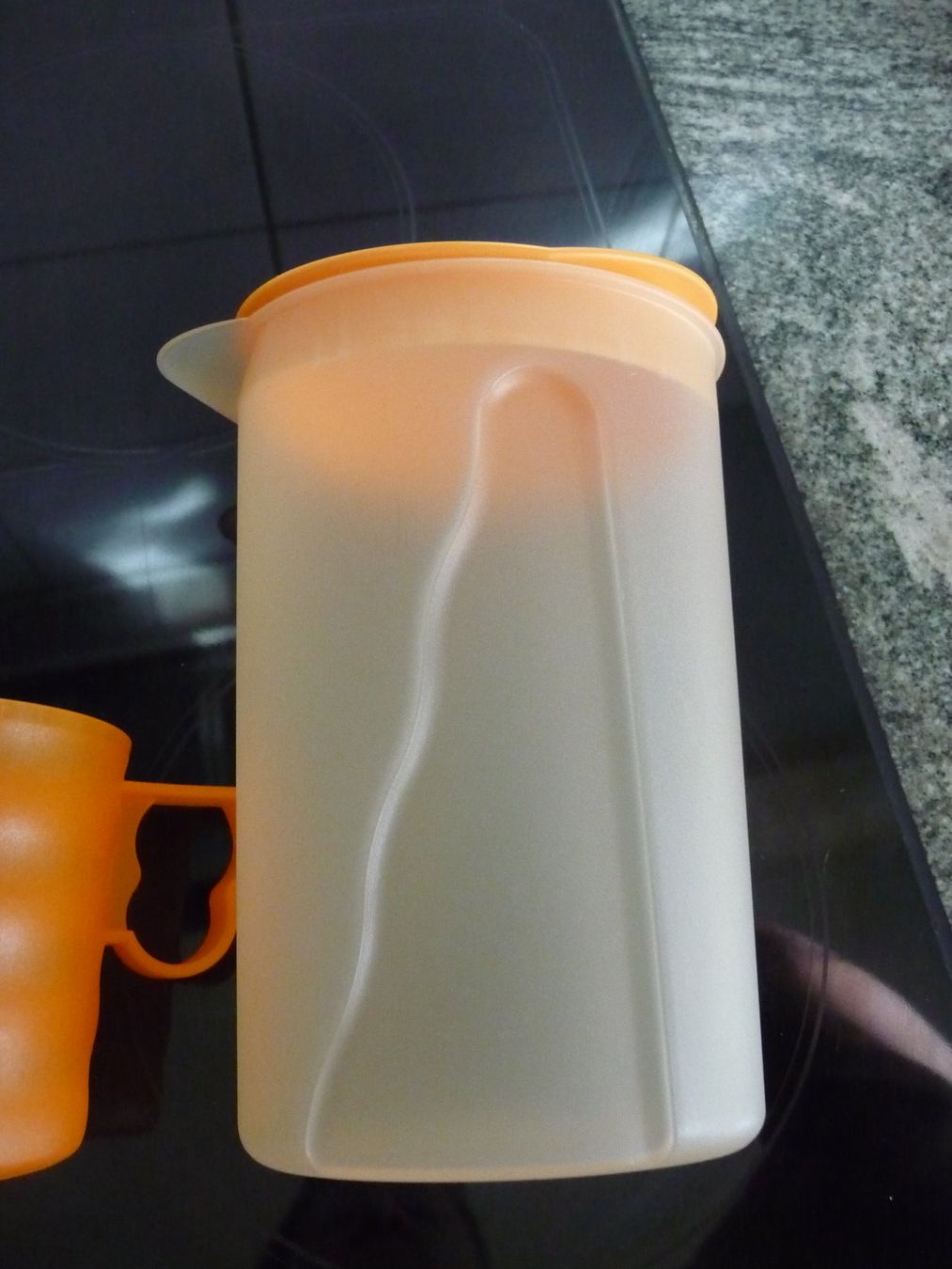 Tupperware Contenitori & Simili: Tupperware Set: Krug, Becher, Rahmhäfeli, Orange/Gelb – Usato da Kirchberg BE venduto da lavendel02 2