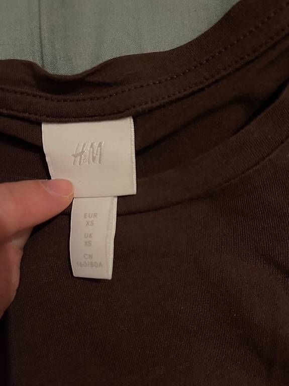 T-Shirts: H&M T?shirt Gr. XS – Gebraucht aus Ostermundigen von eli_ndj2 1