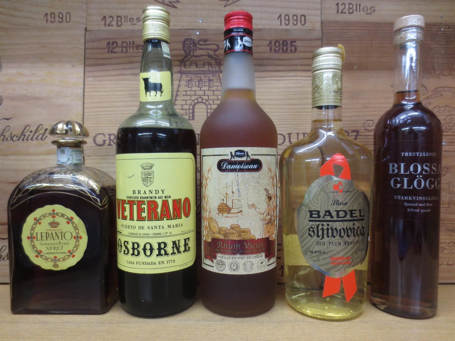 Bevande alcoliche: 5 Fl. Rum/ Brandy (Lot 894) – Nuovo (secondo la descrizione) da Schöftland venduto da Luxury-Store