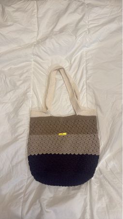 Gehäkelte Tasche Streifen Dunkelblau Beige Weiss Handgemacht
