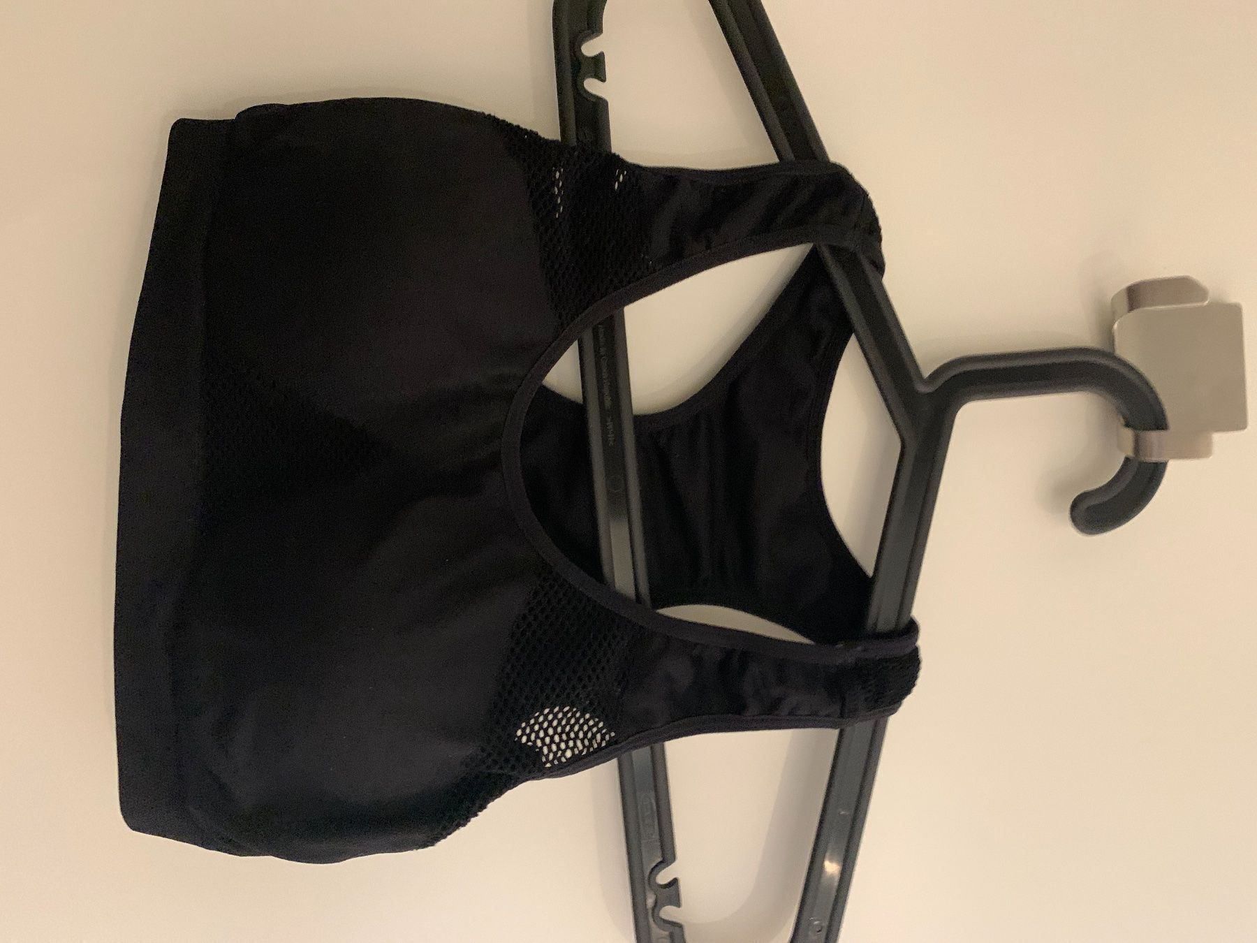 Top: Sport Bra – Nuovo (secondo la descrizione) da Zürich venduto da Alpen209 4