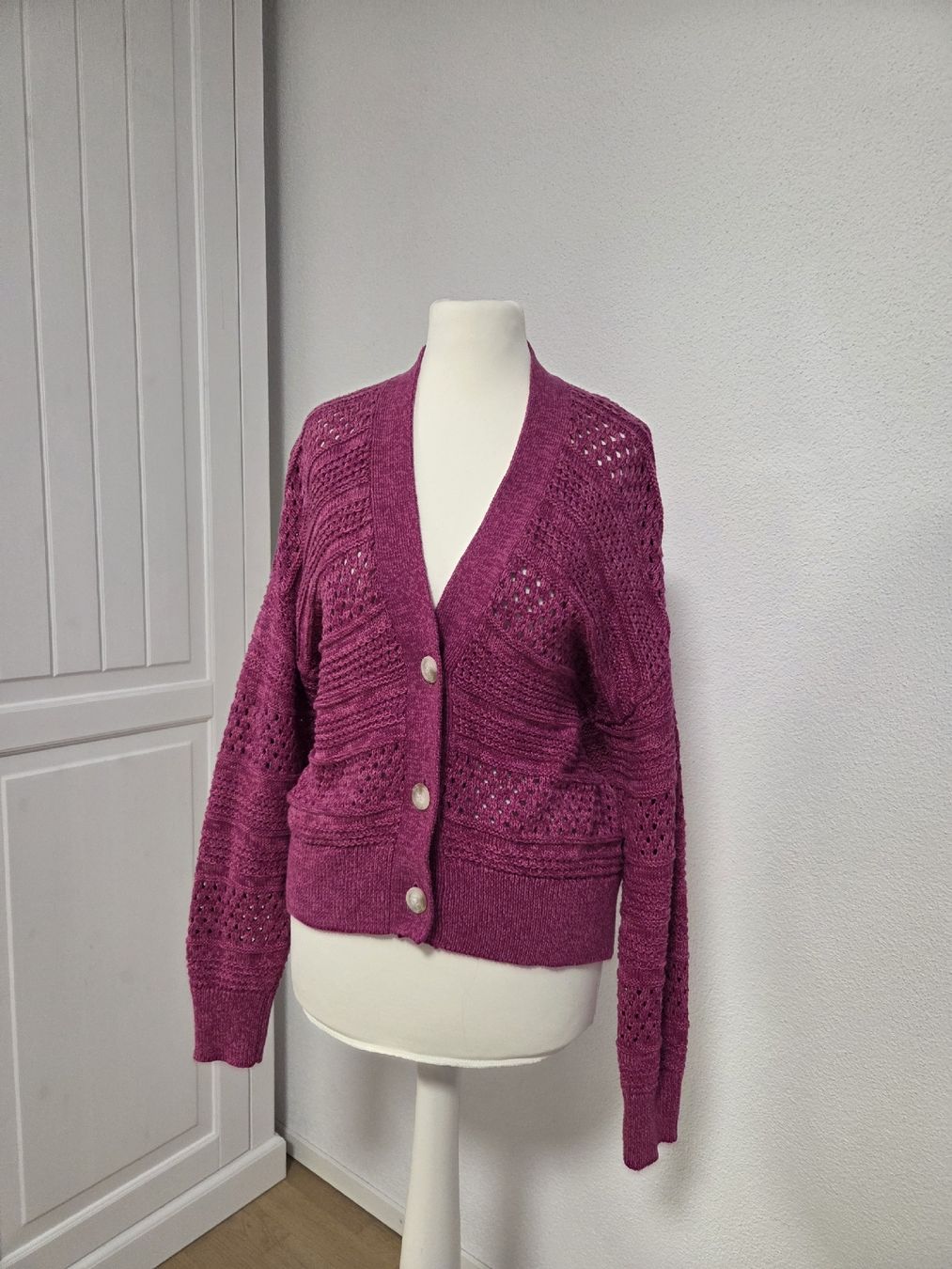 Maglioni & Felpe: Magenta Strickjacke mit Lochmuster – Usato da Bülach venduto da Recherchieren