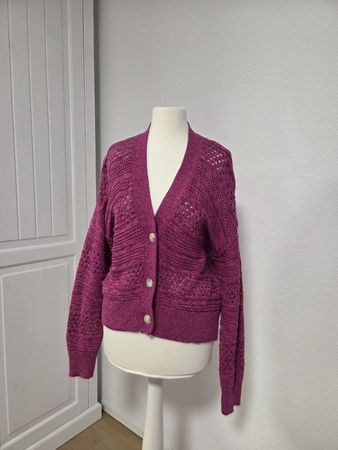 Magenta Strickjacke mit Lochmuster